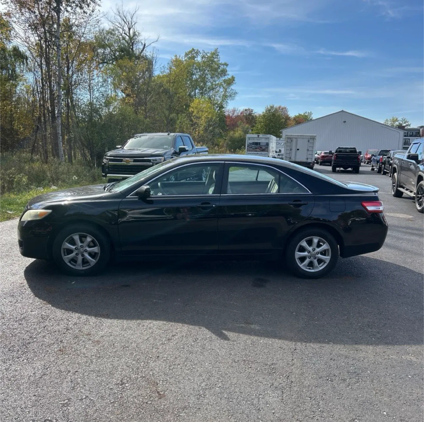 Black Toyota Camry LE image indicator(2)