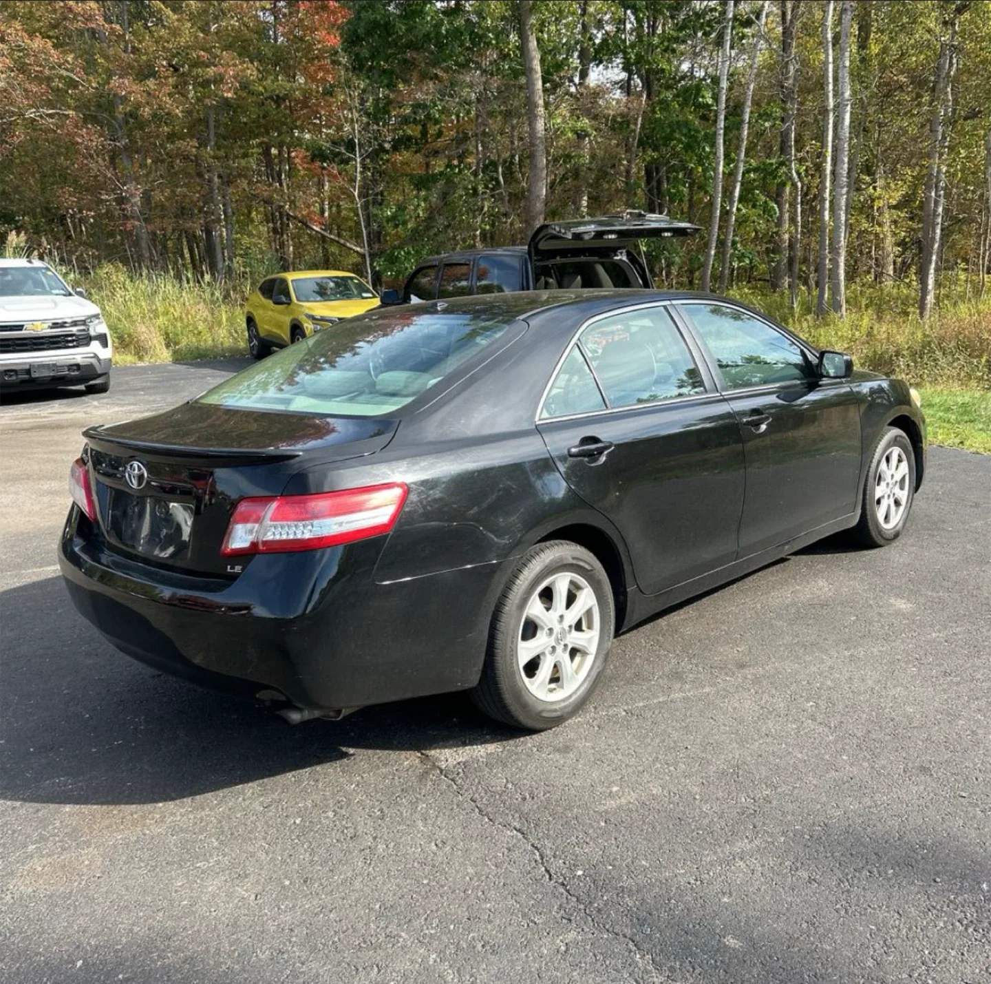 Black Toyota Camry LE image indicator(3)