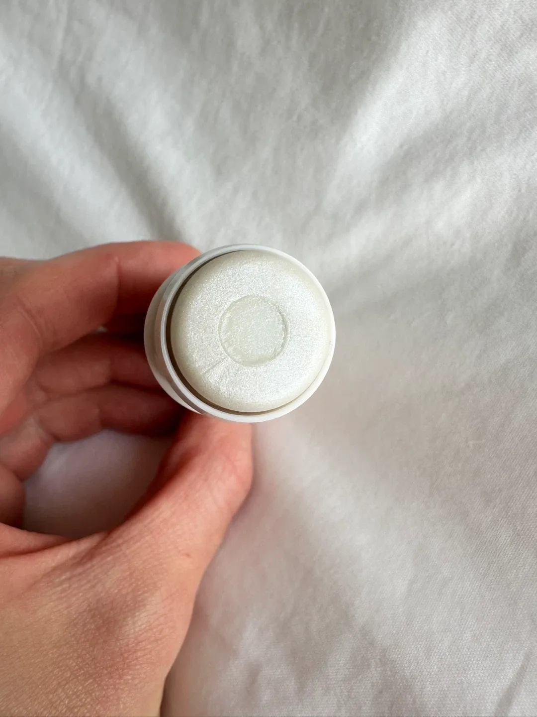 New Glossier Haloscope Dew Effect Highlighter - Moonstone image indicator(2)