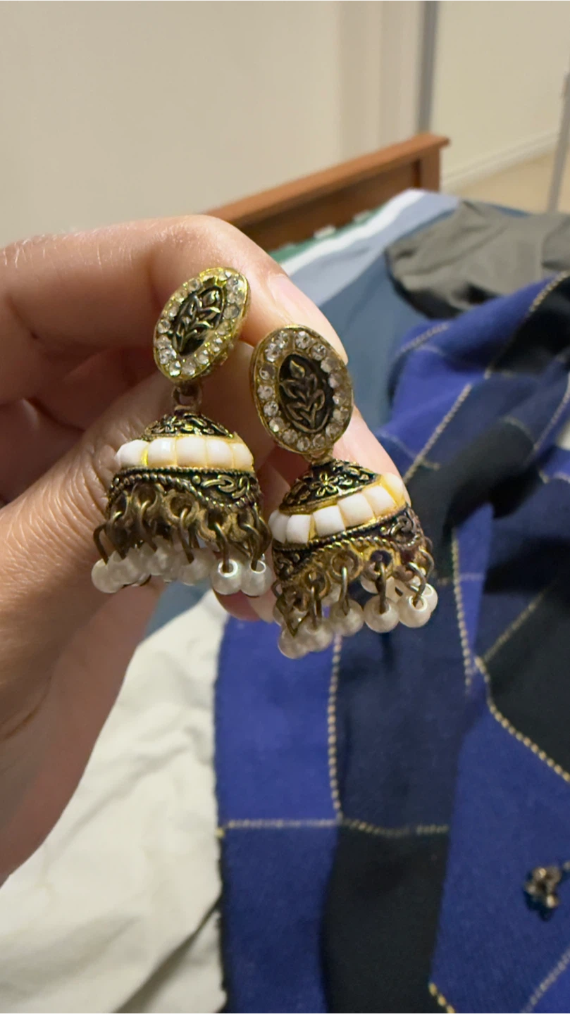 Variety of Earrings - photo 2