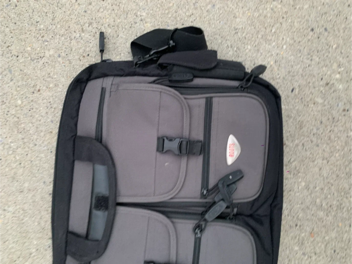 Roots Laptop Bag - Black & Grey image indicator(8)