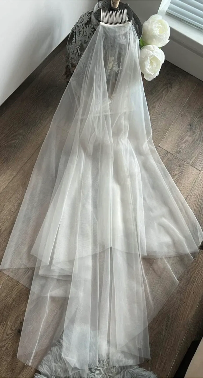 Wedding Veil with blusher image indicator(5)