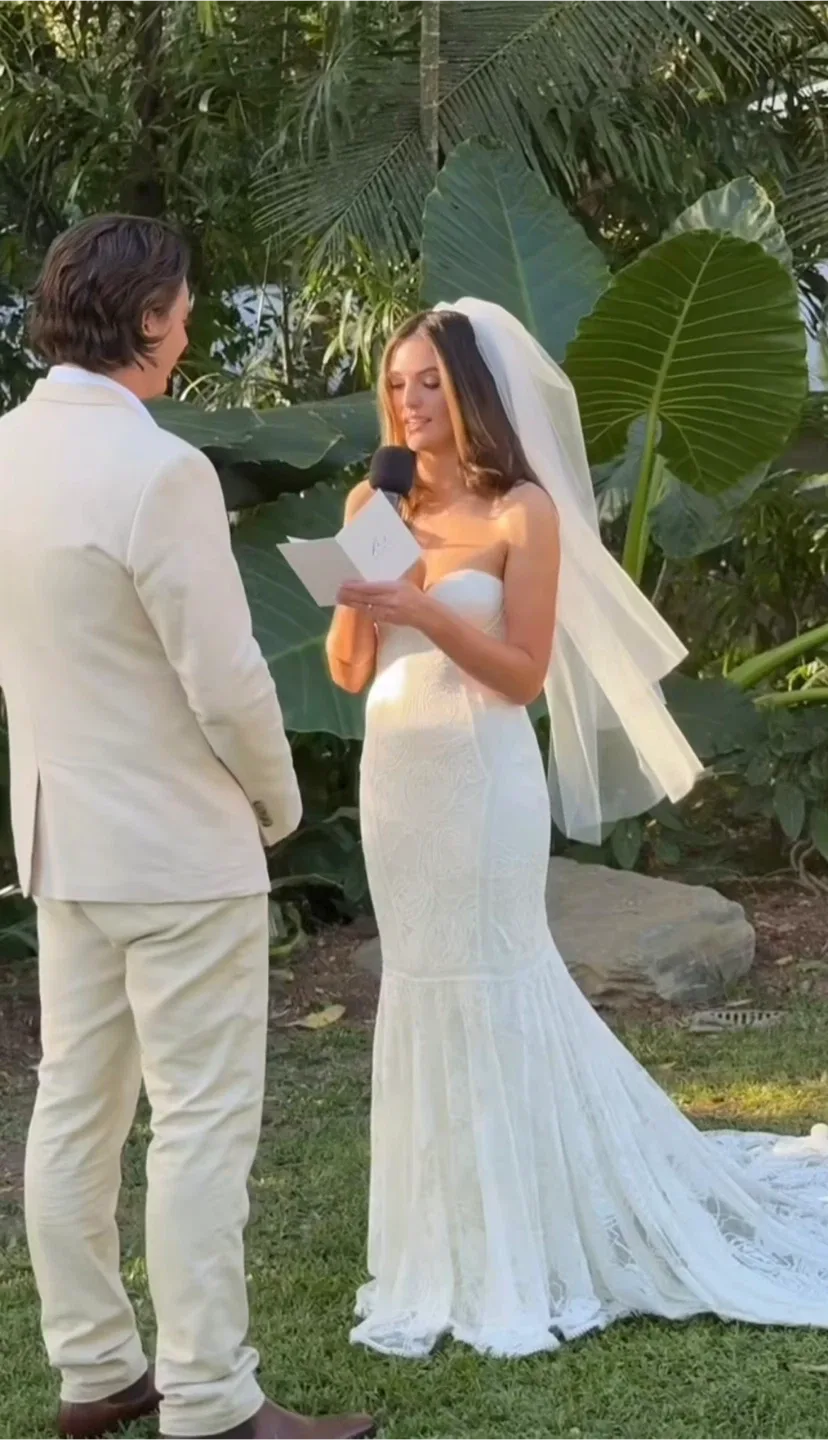 Wedding Veil with blusher image indicator(2)