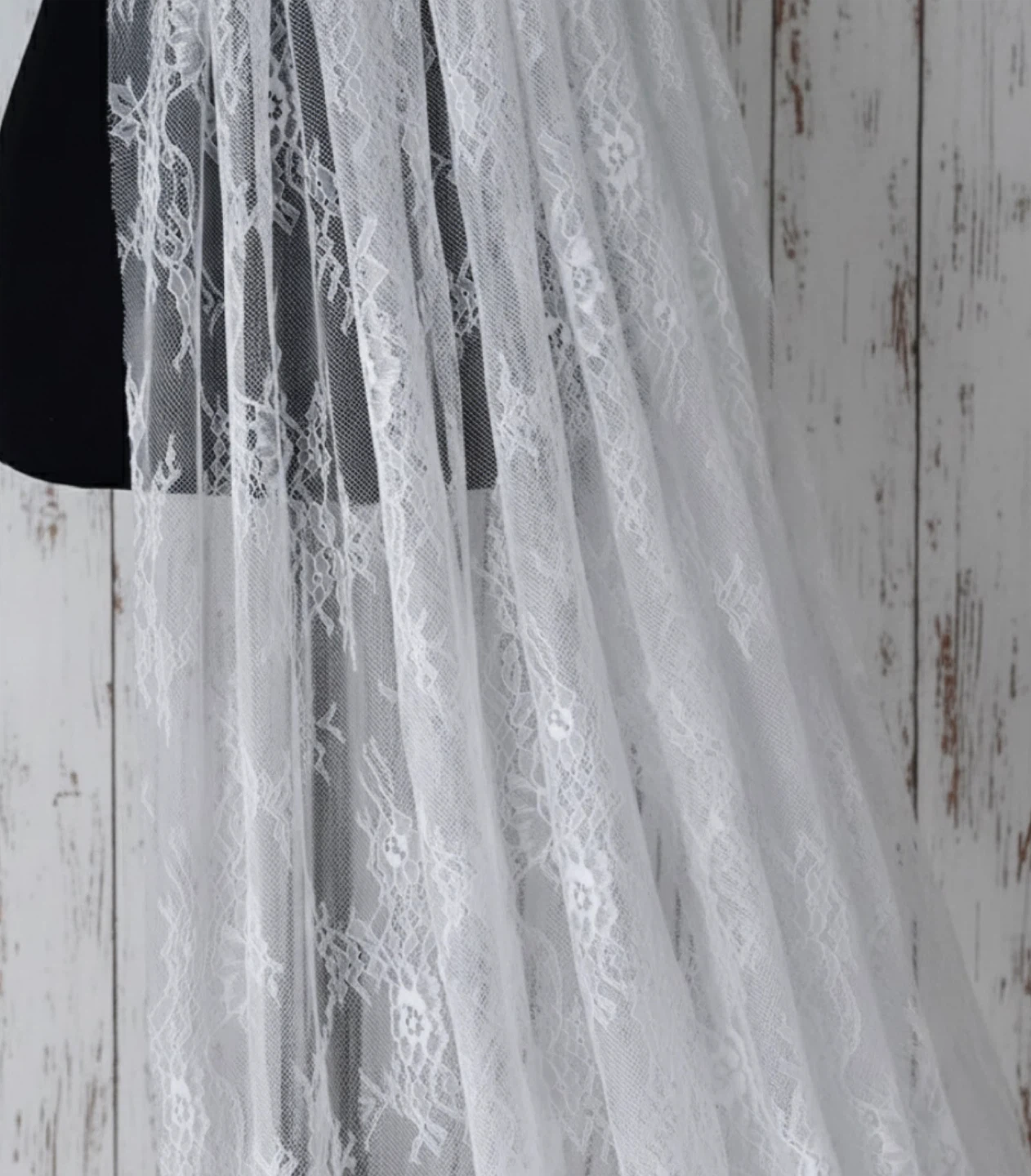 Cathedral Lace Wedding Veil - photo 2