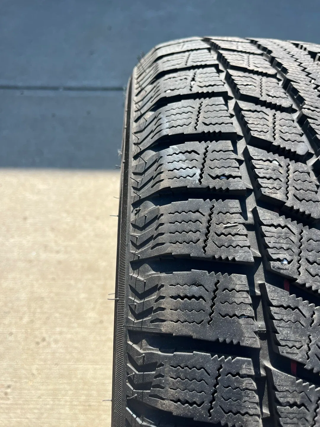 Studless 225/60R16 Winter Tire image indicator(4)