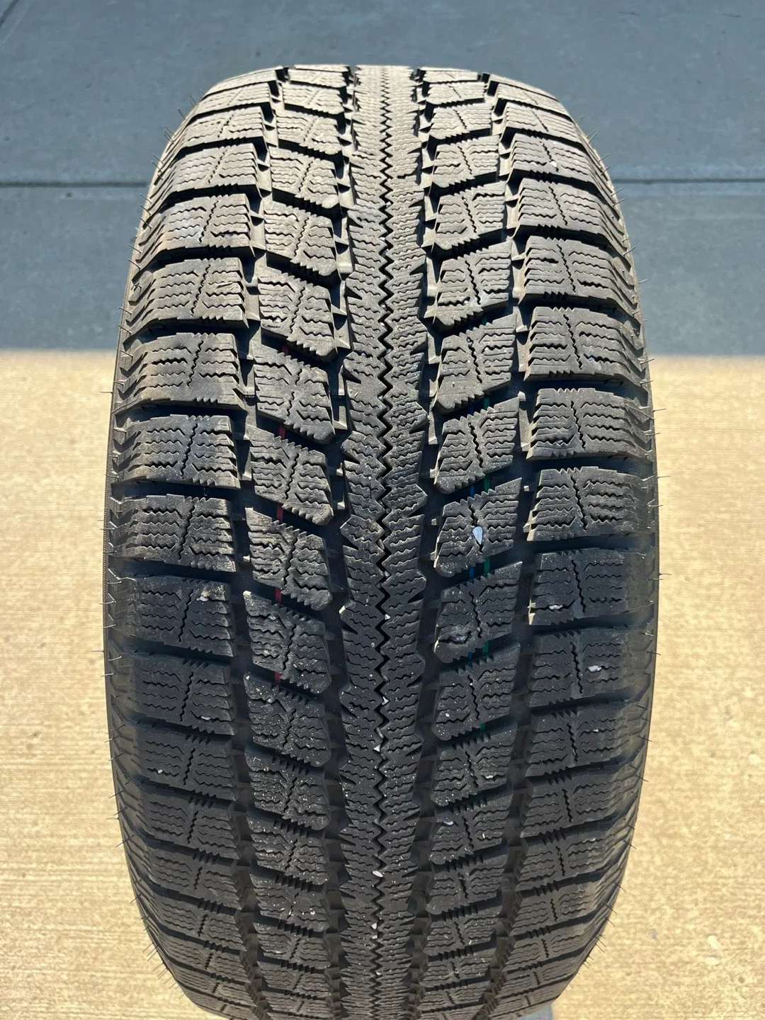 Studless 225/60R16 Winter Tire image indicator(2)