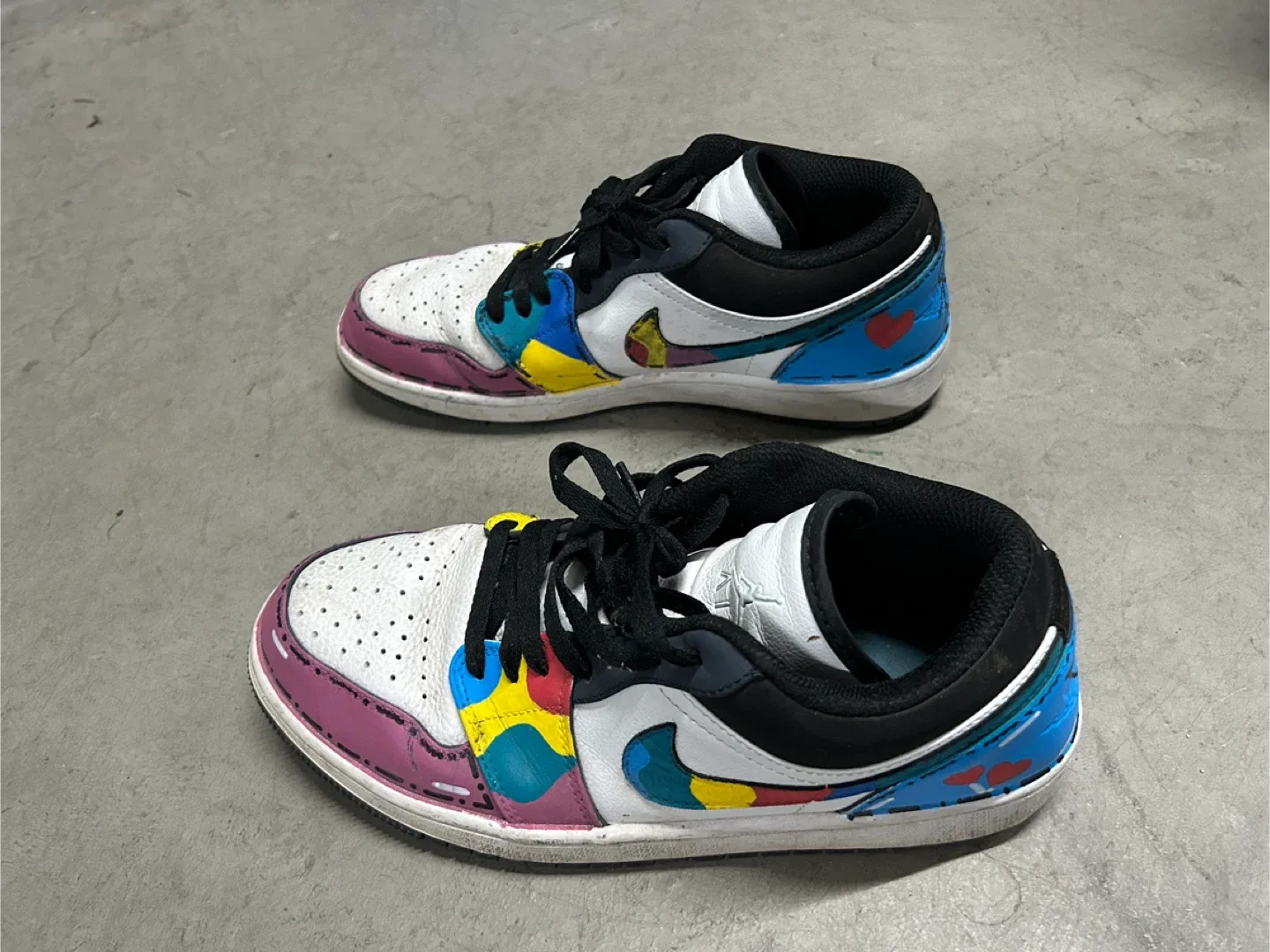 Air Jordan 1 Low Cartoon Custom image indicator(3)