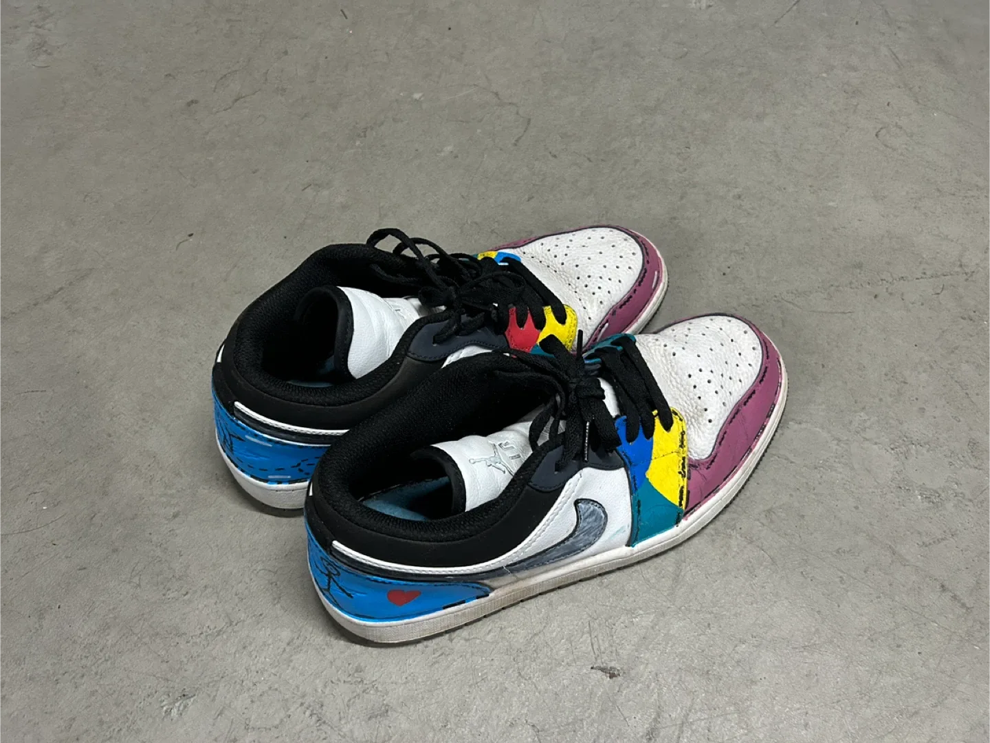 Air Jordan 1 Low Cartoon Custom image indicator(2)