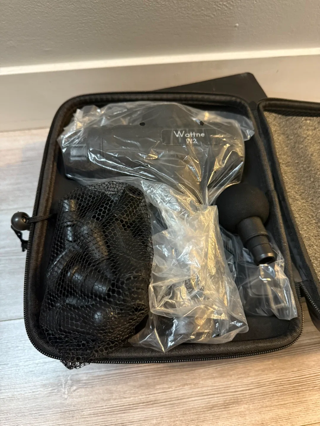 Wattne W2 Massage Gun - Like New! image indicator(2)