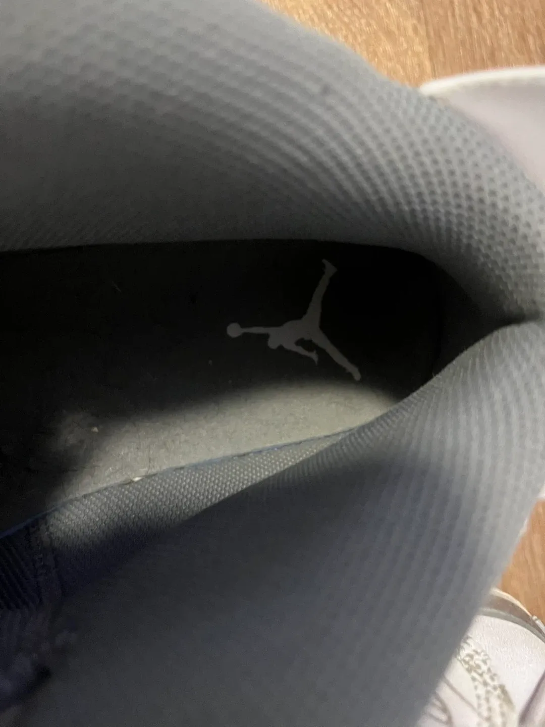 Jordan Boys' Basketball Shoes Size 8.5 image indicator(3)