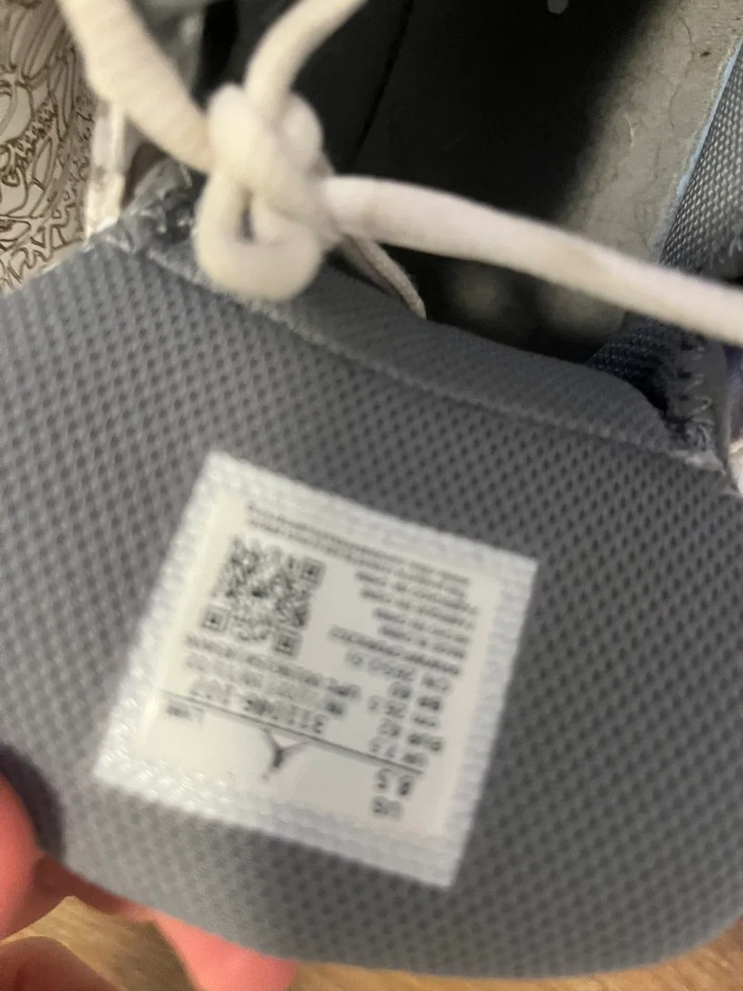 Jordan Boys' Basketball Shoes Size 8.5 image indicator(2)