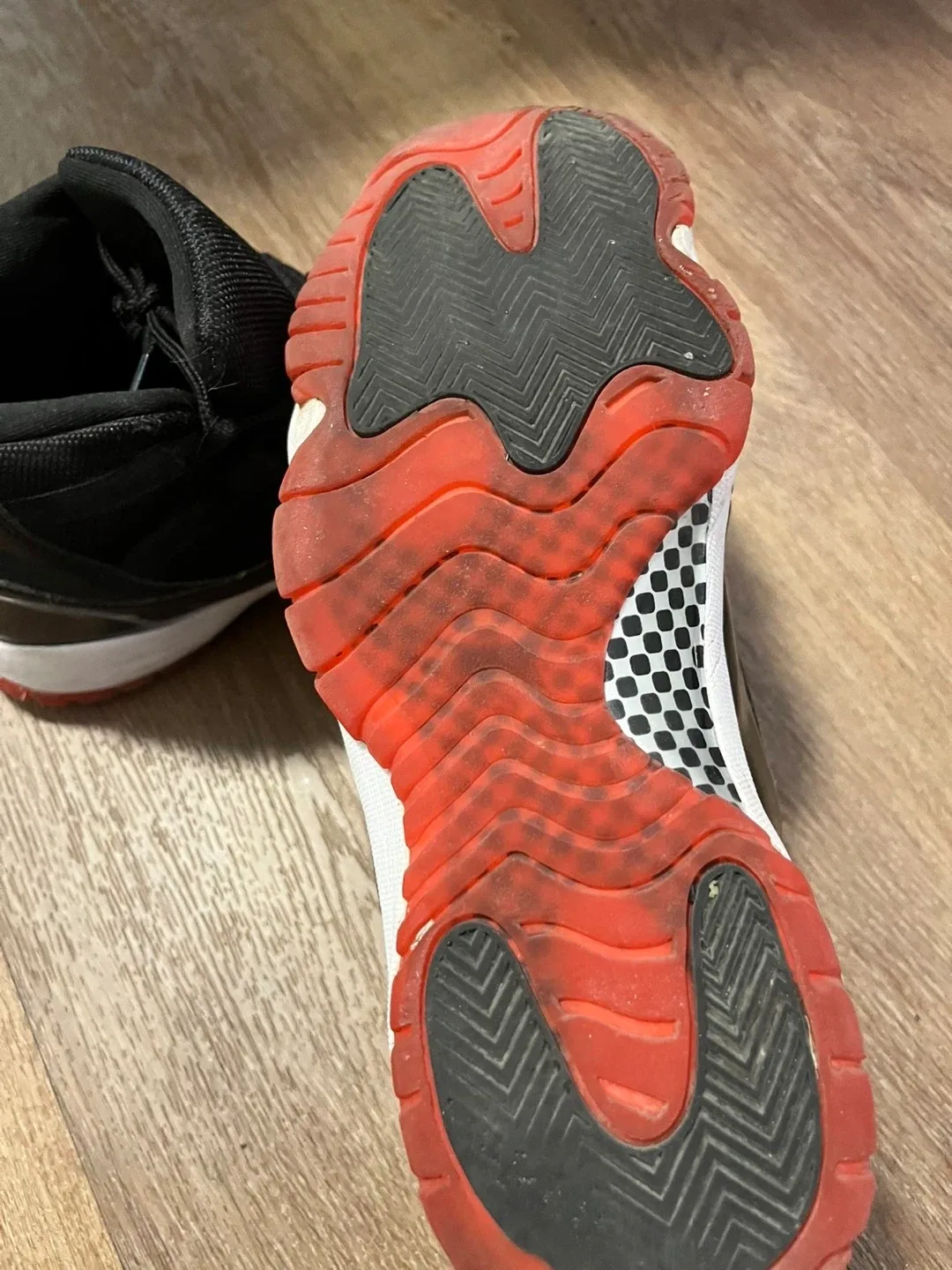 Air Jordan 11 Retro Black/Red image indicator(3)