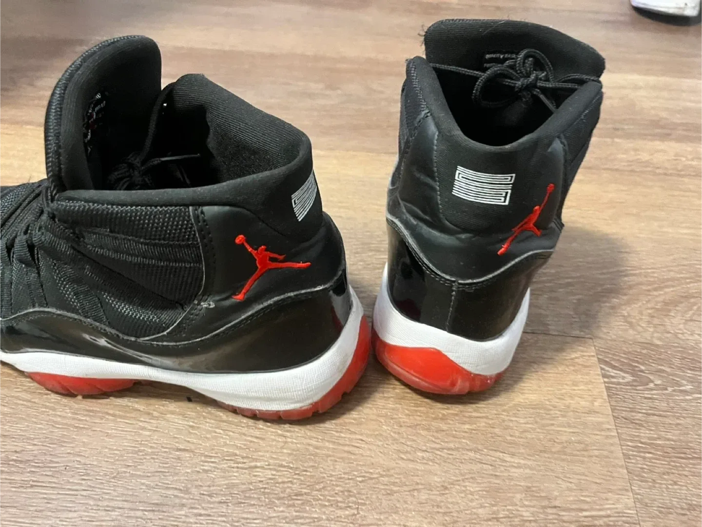 Air Jordan 11 Retro Black/Red image indicator(4)