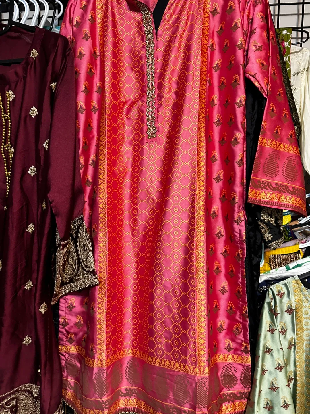 Salwar Kameez - Traditional South Asian Outfit image indicator(2)