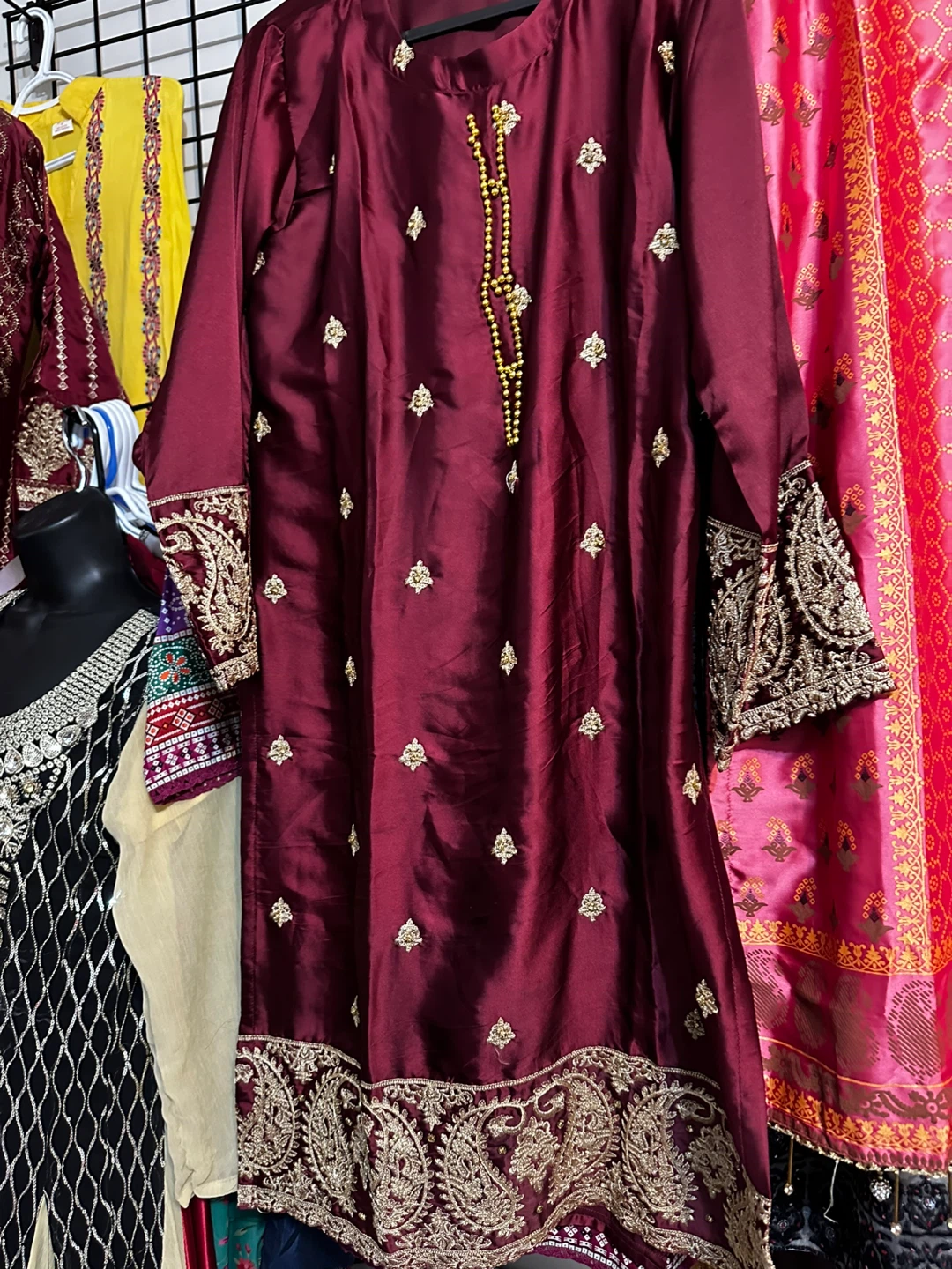 Salwar Kameez - Traditional South Asian Outfit - photo 4