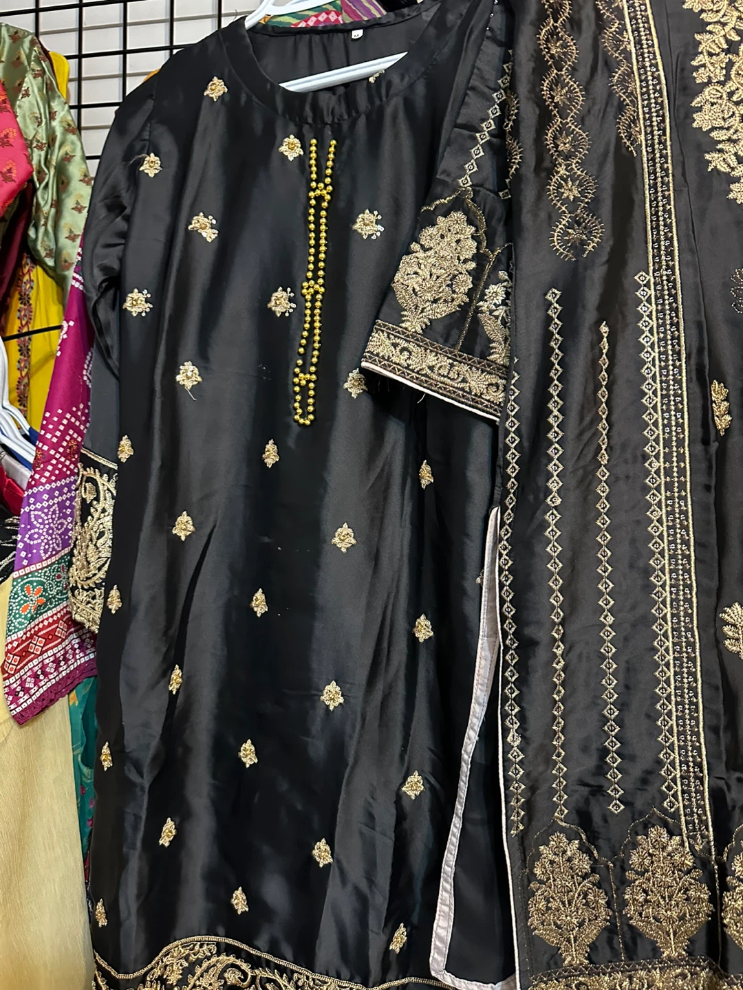 Salwar Kameez - Traditional South Asian Outfit - photo 3