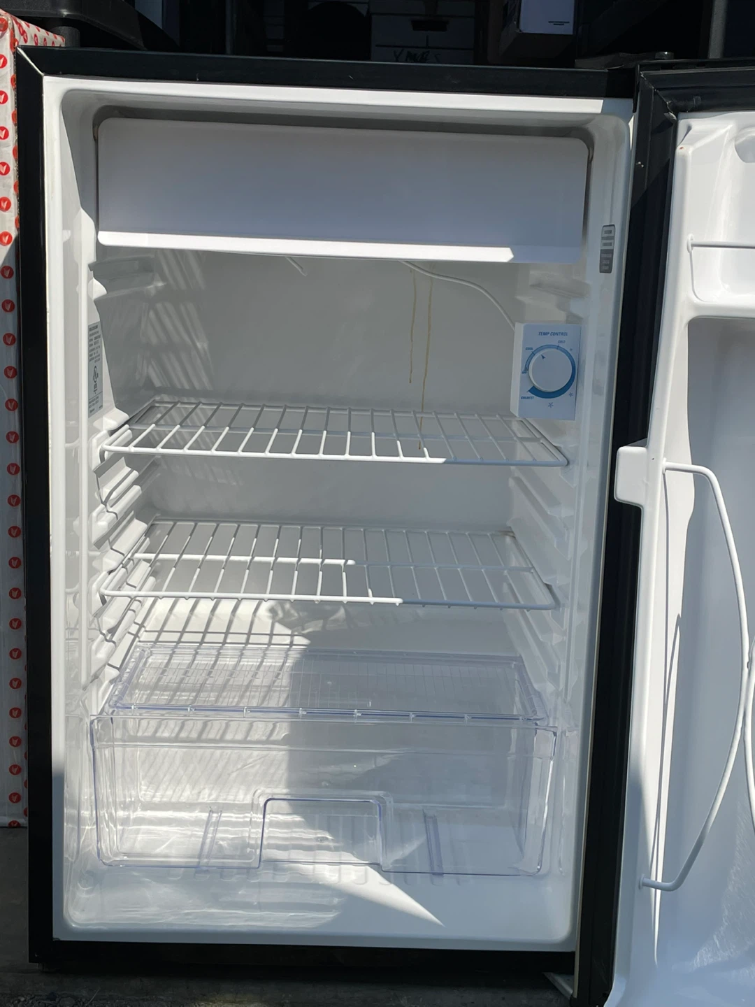 GE Compact Refrigerator - photo 2