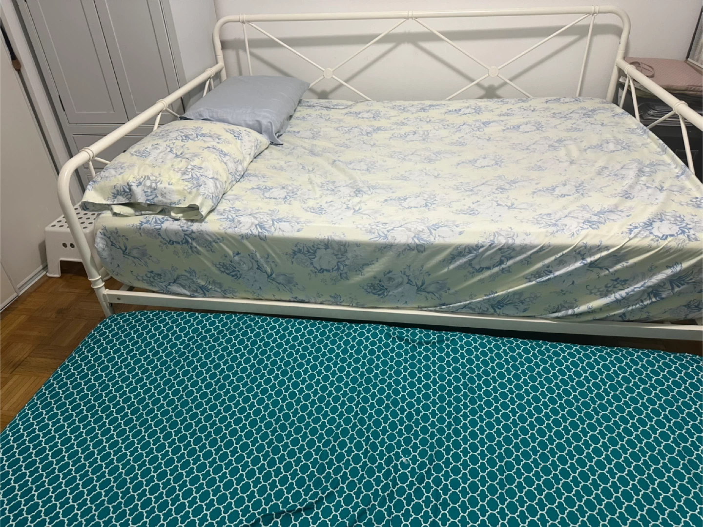 Daybed with Trundle – Two Beds in One