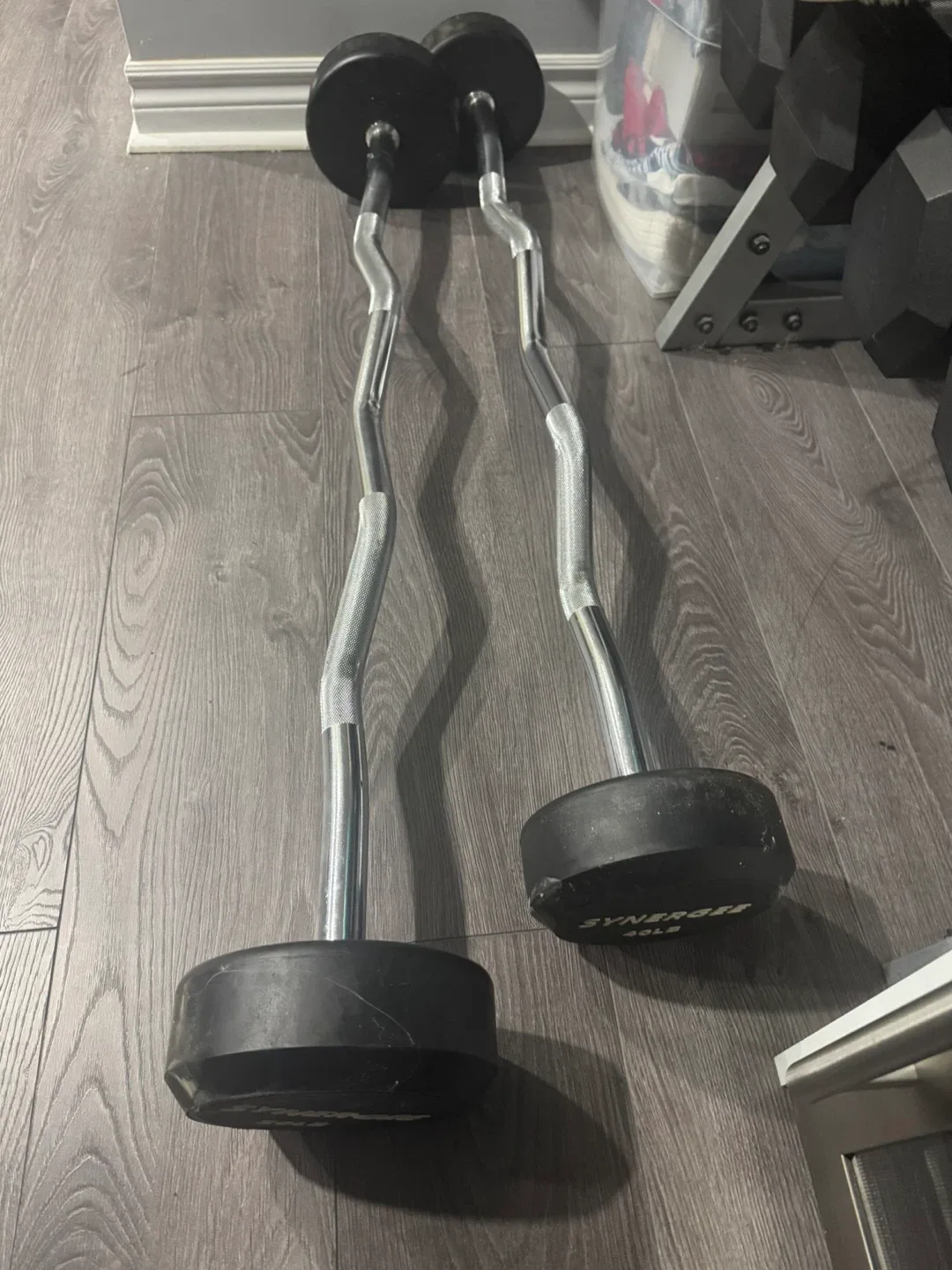 Synergee 40LB & 50LB Dumbbells with Bars image indicator(4)