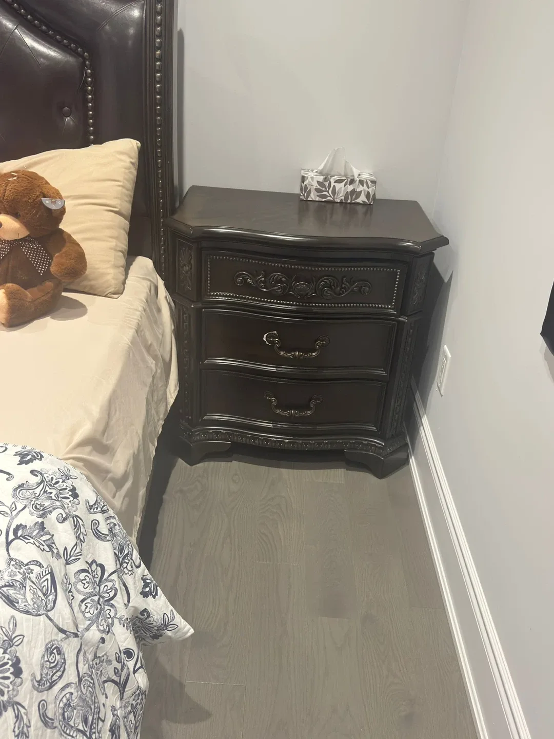 Bedroom Set - Dresser, Nightstand, Mirror image indicator(4)