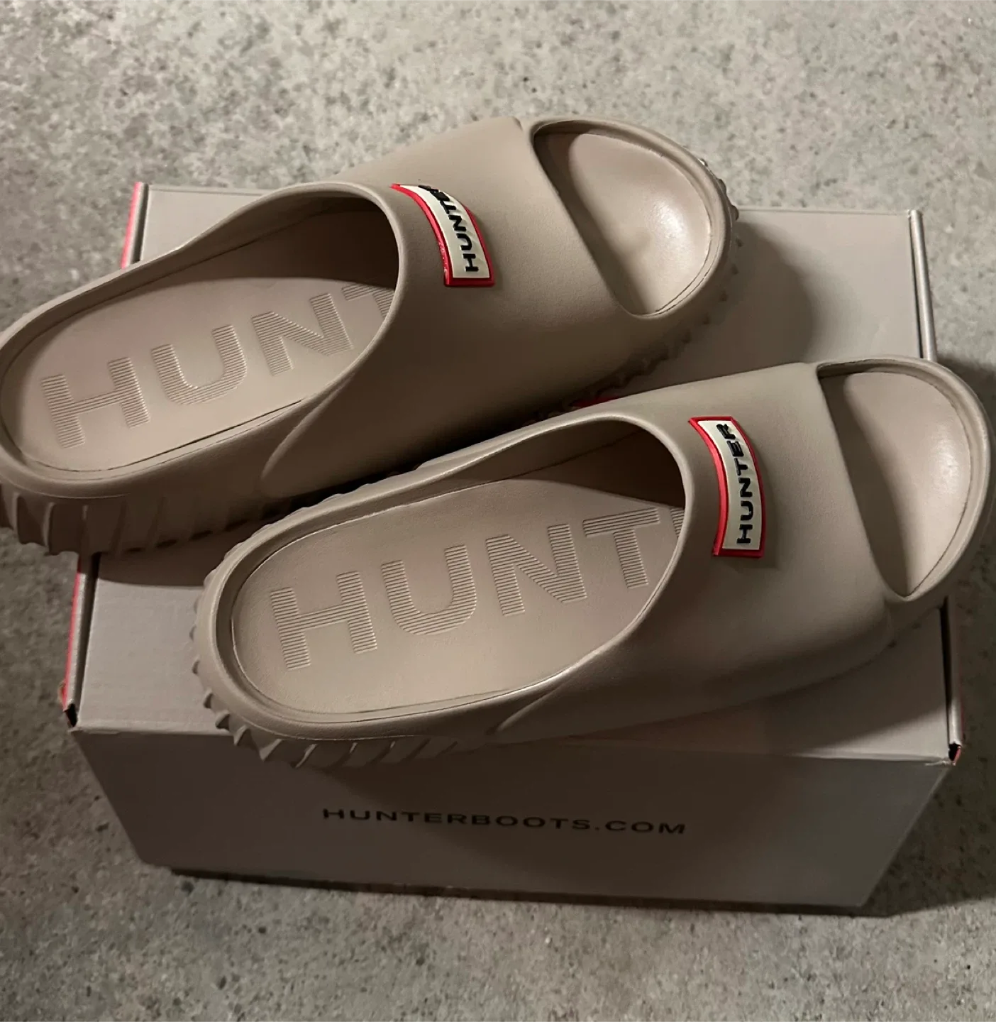 $25-NEW-Hunter Sandals Size 8 image indicator(3)