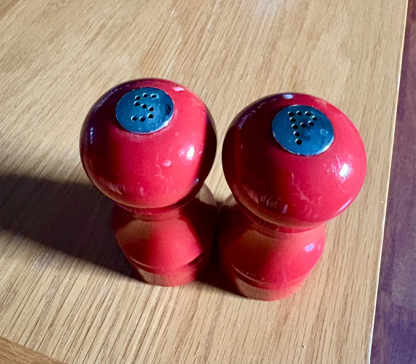 Red Salt & Pepper Shakers image indicator(2)