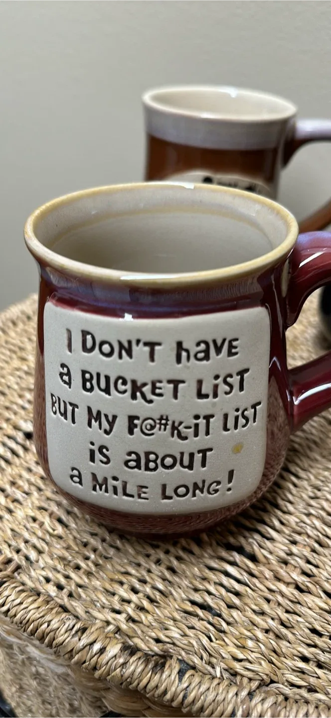 Three large coffee mugs in “like new” condition image indicator(2)