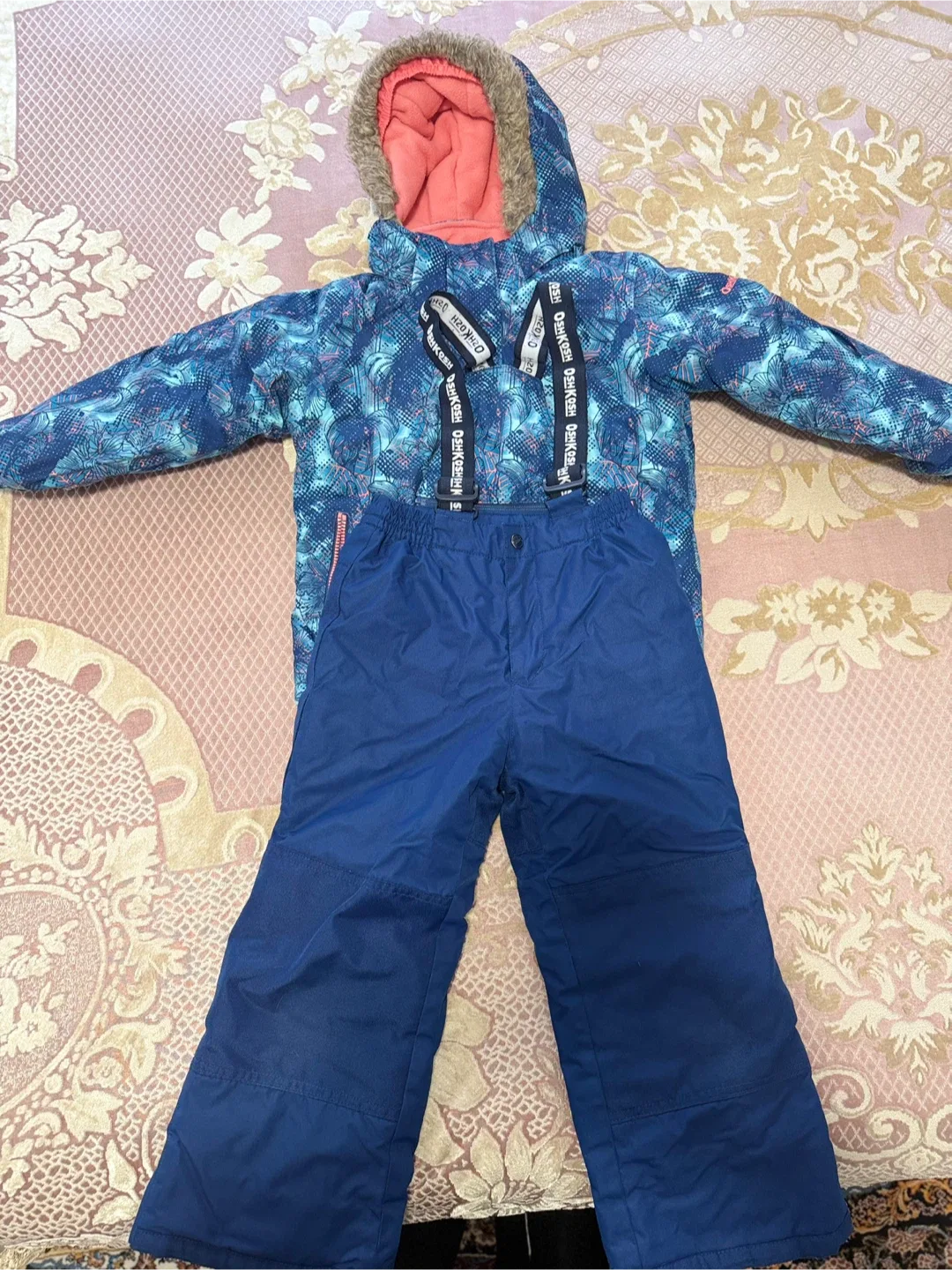Carters OshKosh B'gosh Snowsuit - Size 6 years image indicator(2)