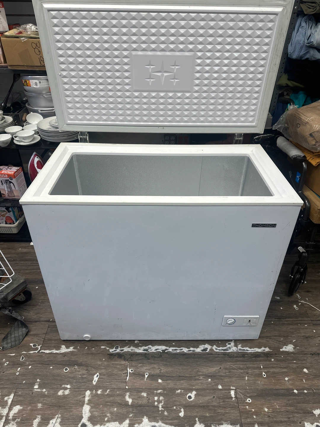 Thomson White Chest Freezer - photo 3