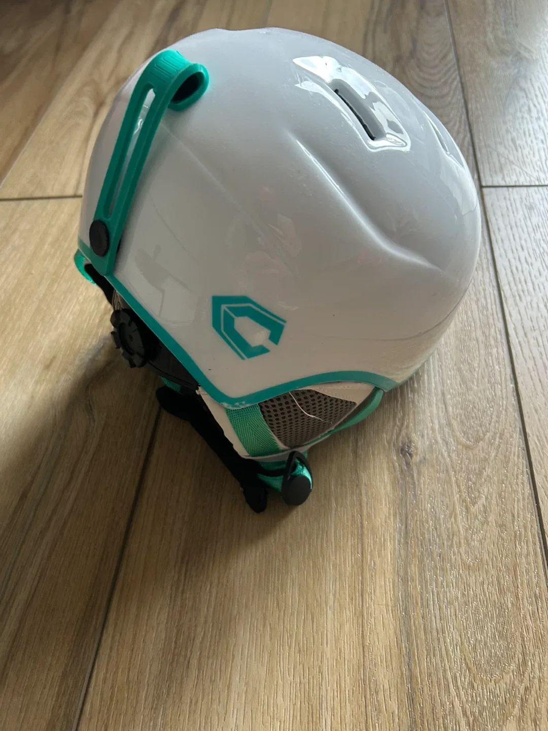 Capix Snow Helmet - White & Teal image indicator(3)