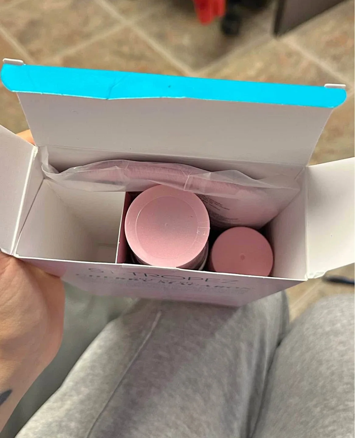 St. Tropez Self Tan Cherry Macaron Kit image indicator(2)