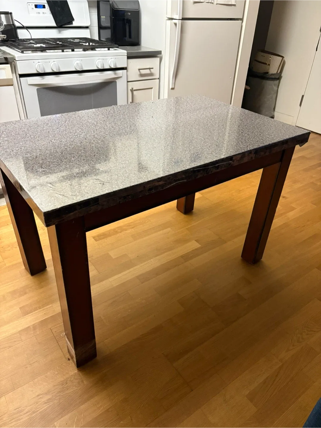 Used Dining Table - Great Condition! image indicator(2)