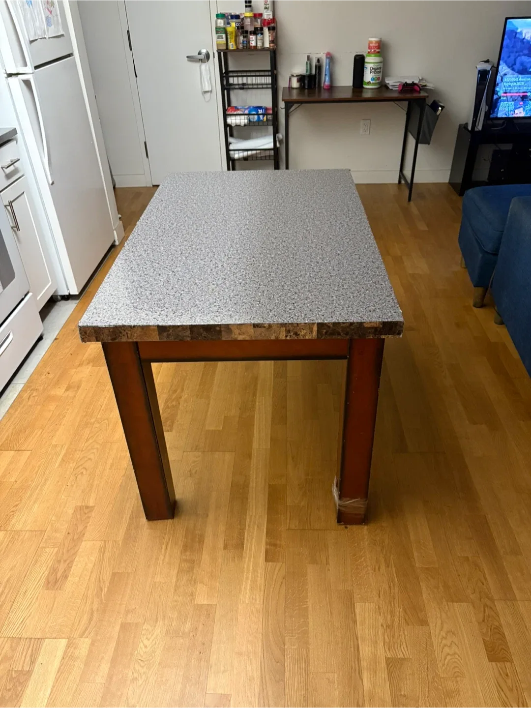 Used Dining Table - Great Condition! image indicator(4)