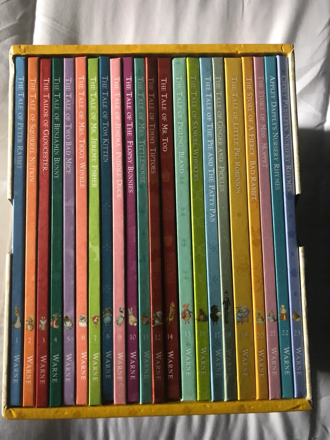 The Complete Peter Rabbit Library by Beatrix Potter image indicator(3)