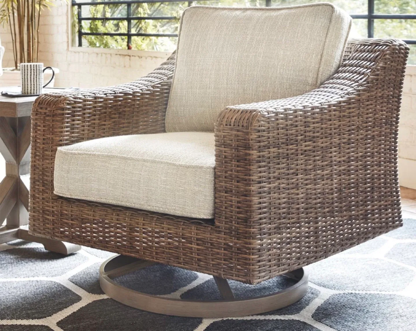 Wicker Swivel Patio Chair image indicator(6)
