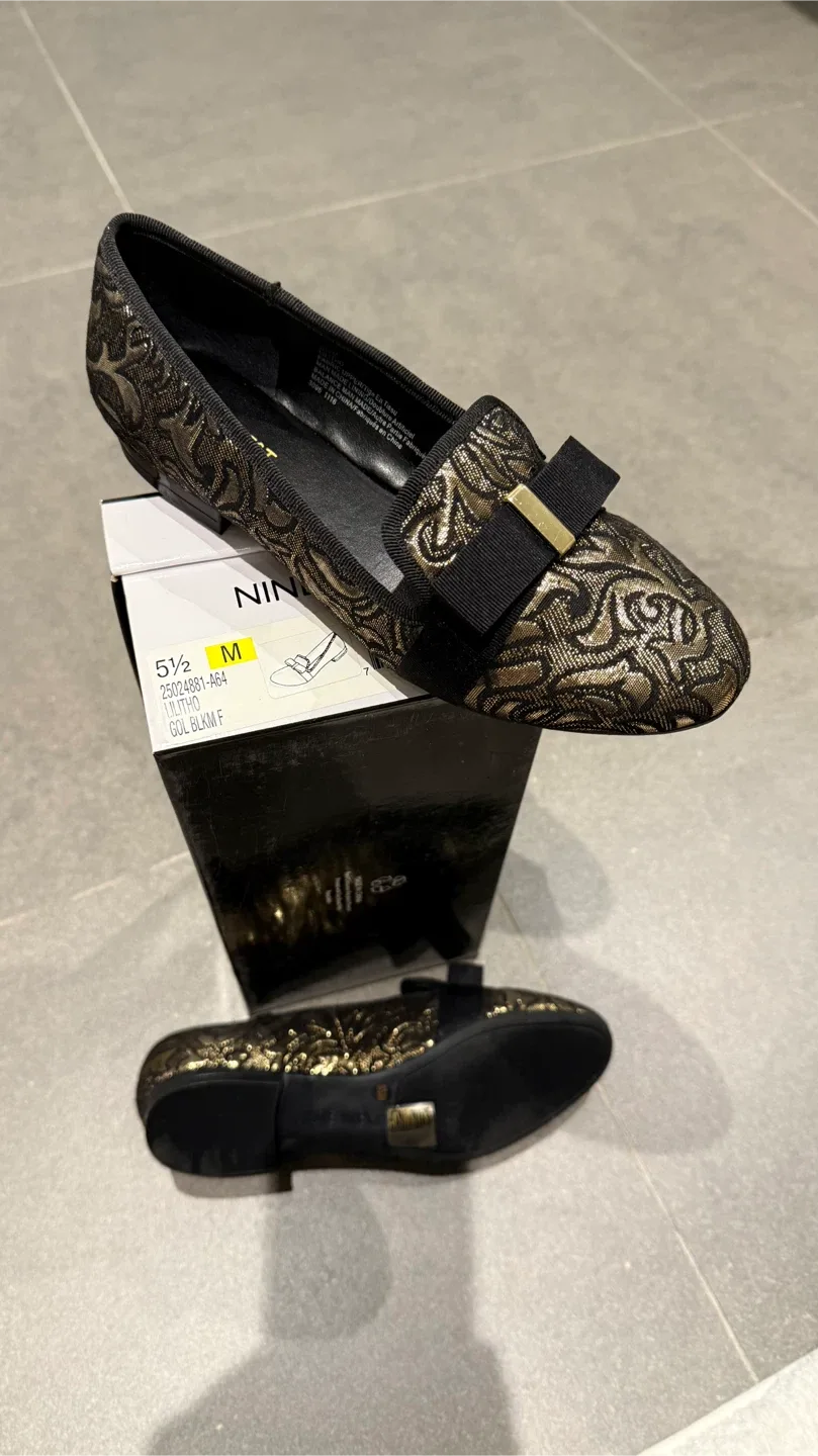 Nine West Gold & Black Loafers - Size 5.5 image indicator(2)