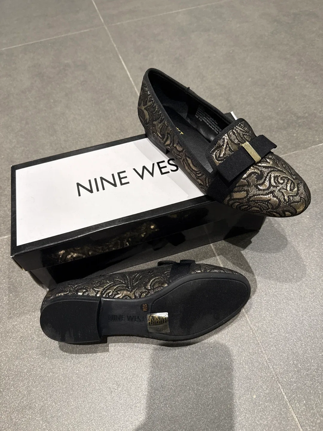 Nine West Gold & Black Loafers - Size 5.5 image indicator(4)