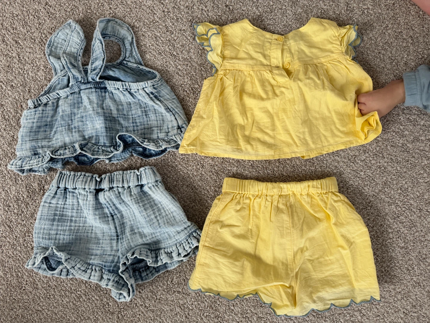 GAP Baby Girl Outfit Set 12-18 months - photo 2