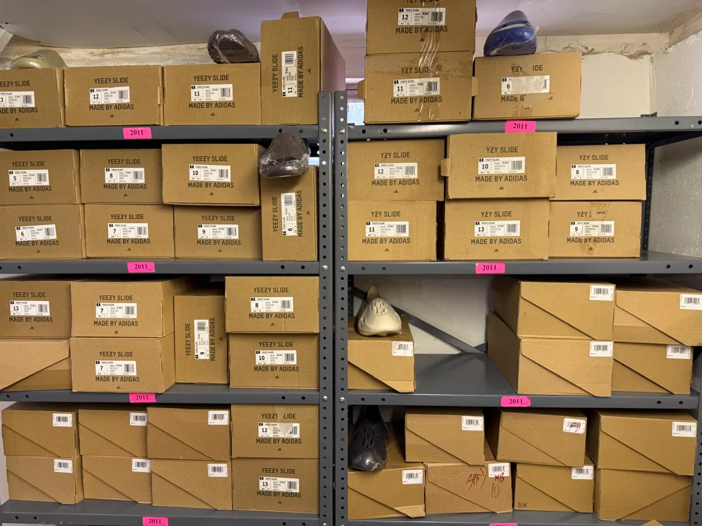 Sneakers and clothing image indicator(7)