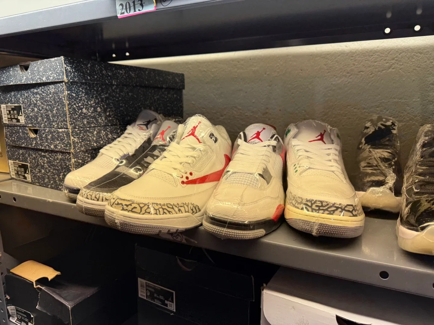 Sneakers and clothing image indicator(6)