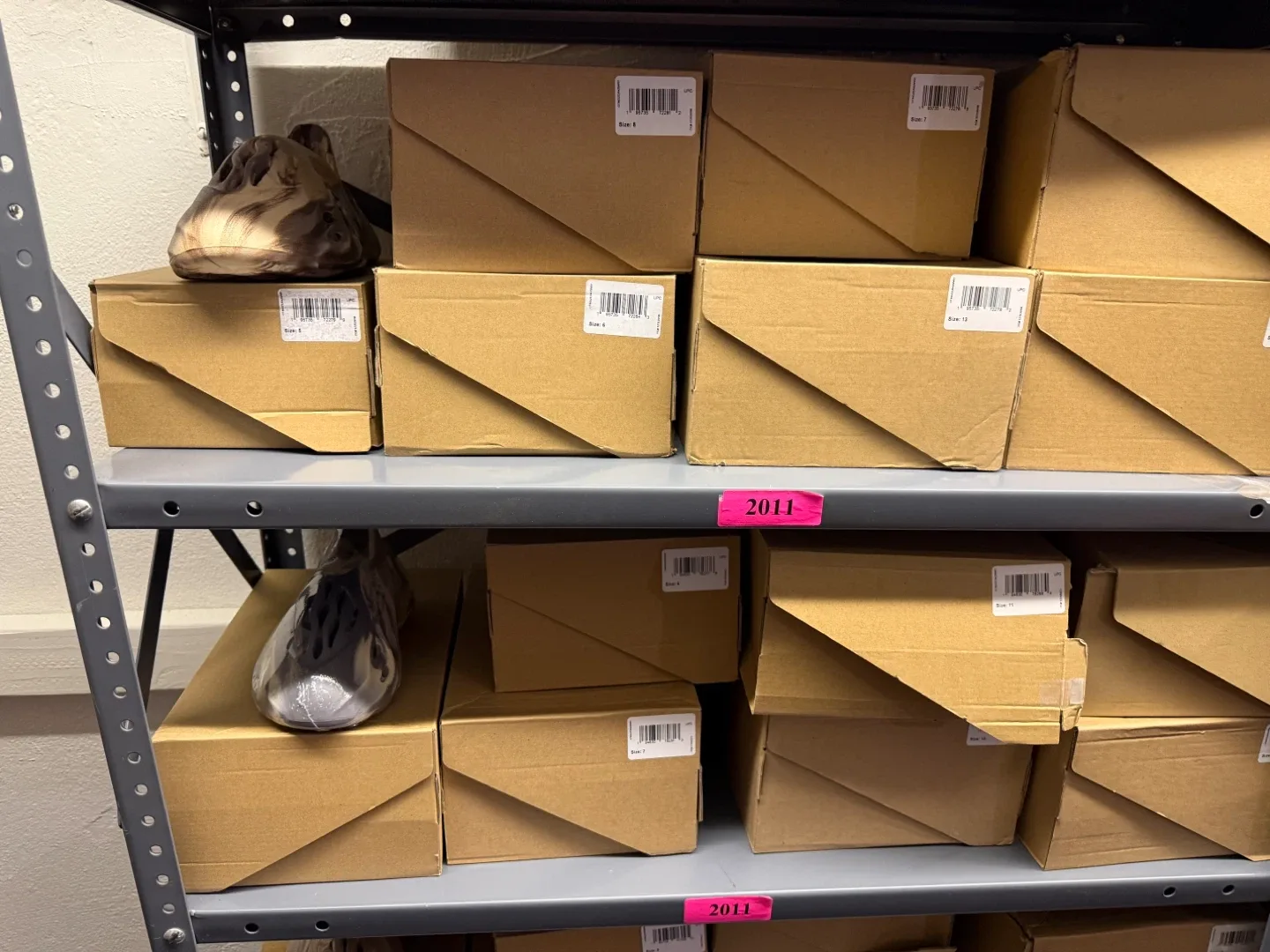 Sneakers and clothing image indicator(8)