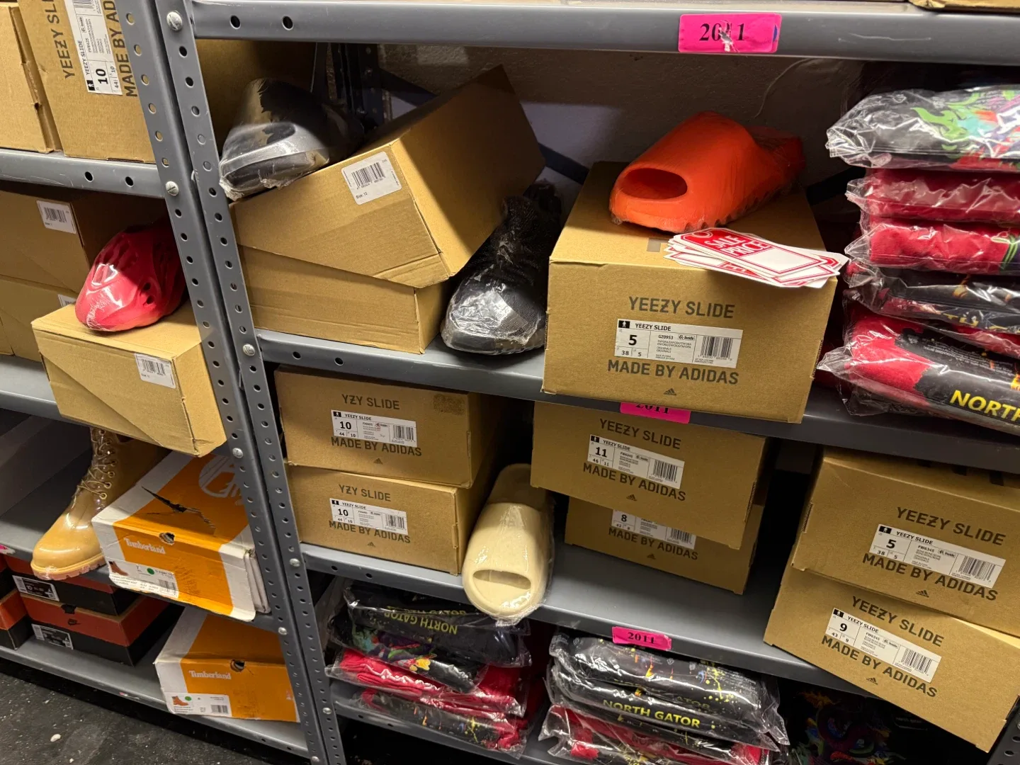 Sneakers and clothing image indicator(5)