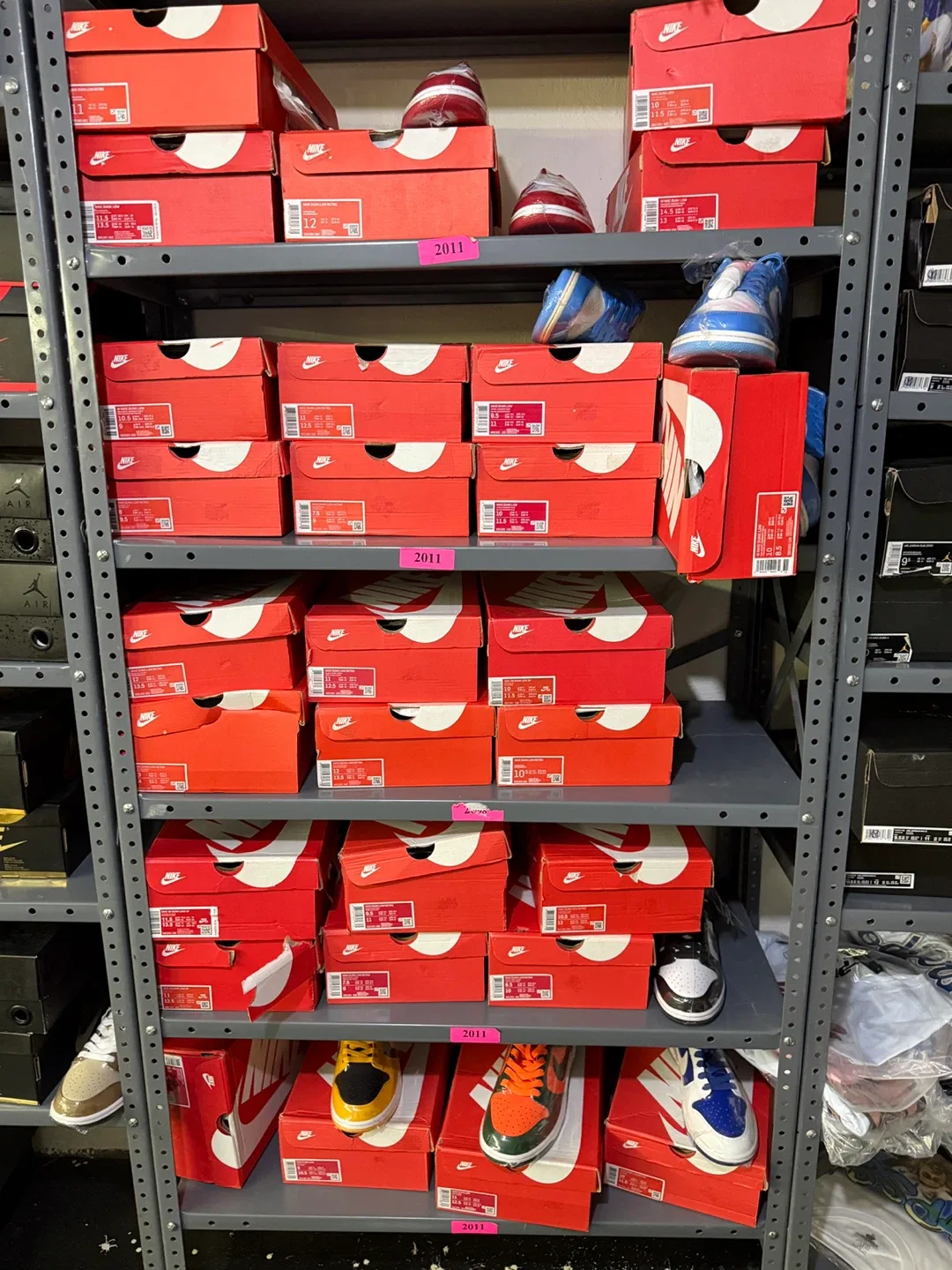 Sneakers and clothing image indicator(9)