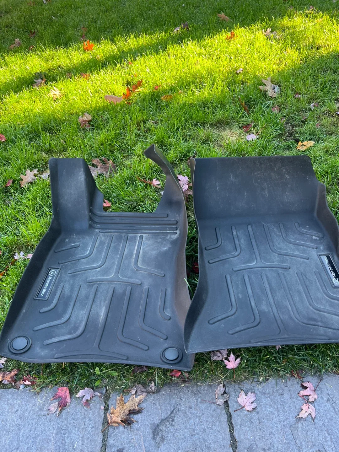 Mercedes-Benz Black Floor Mats image indicator(2)