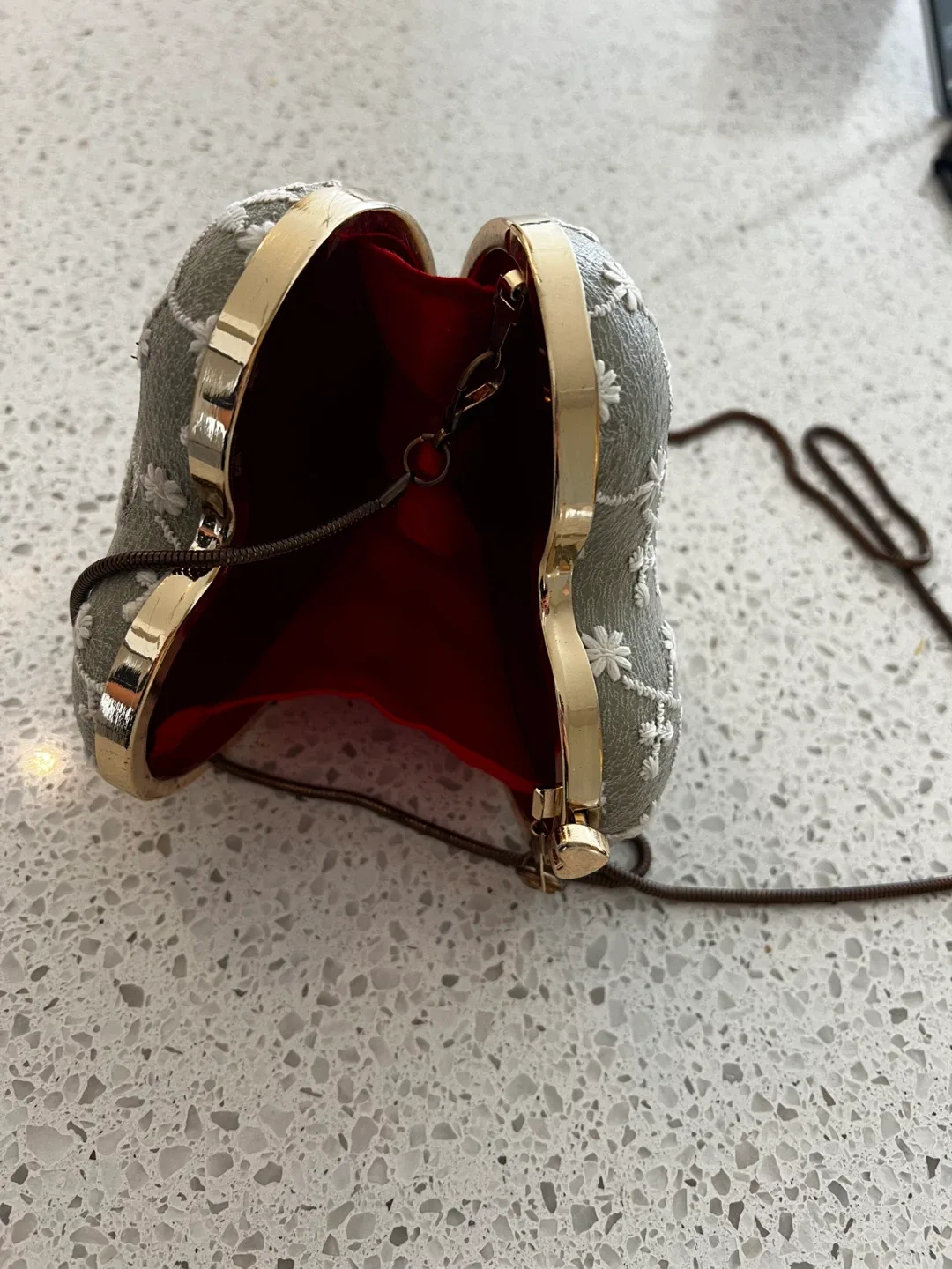 Heart Shaped Embroidered Clutch Purse image indicator(3)