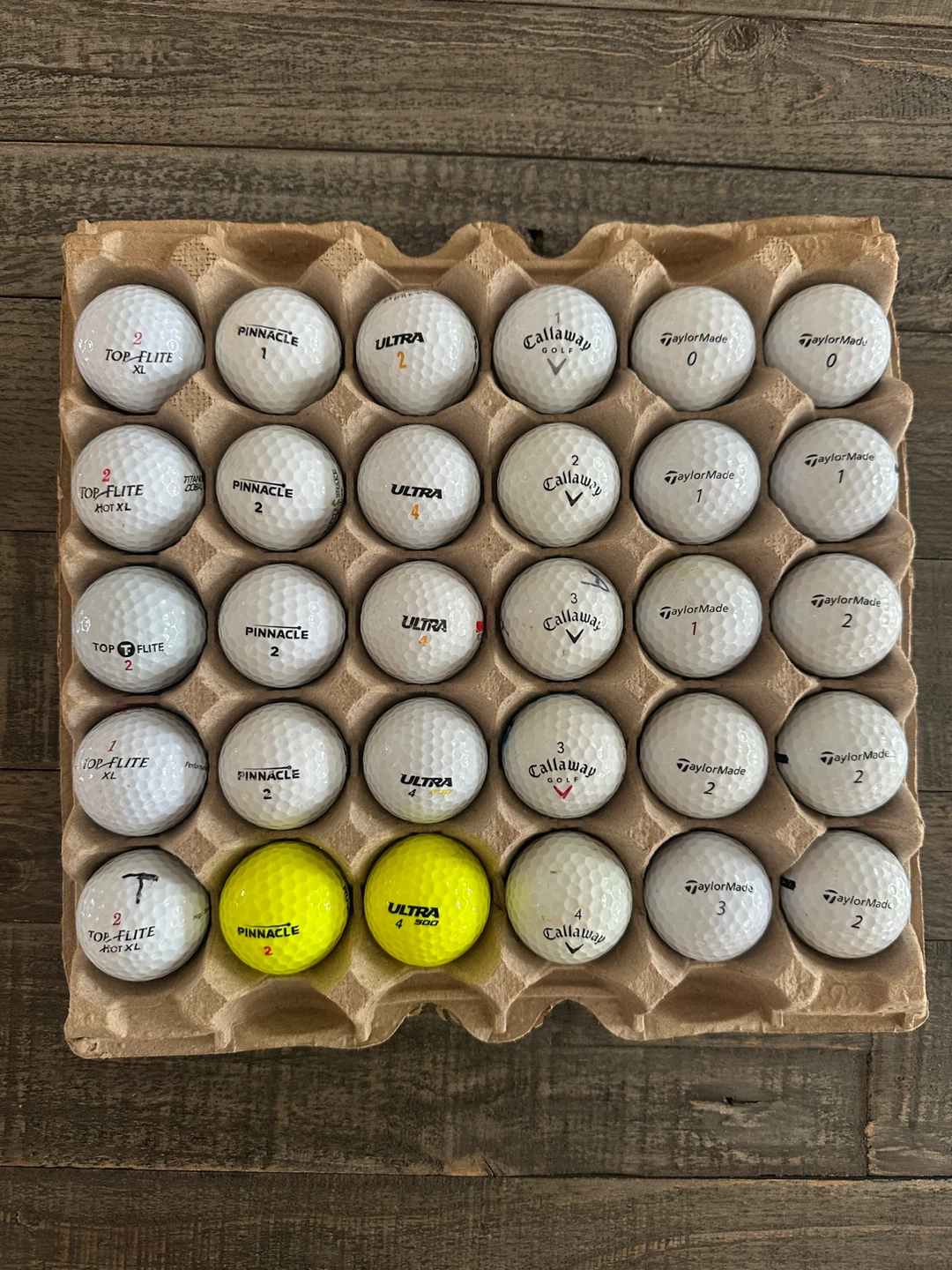 Mixed brand 30 golf balls