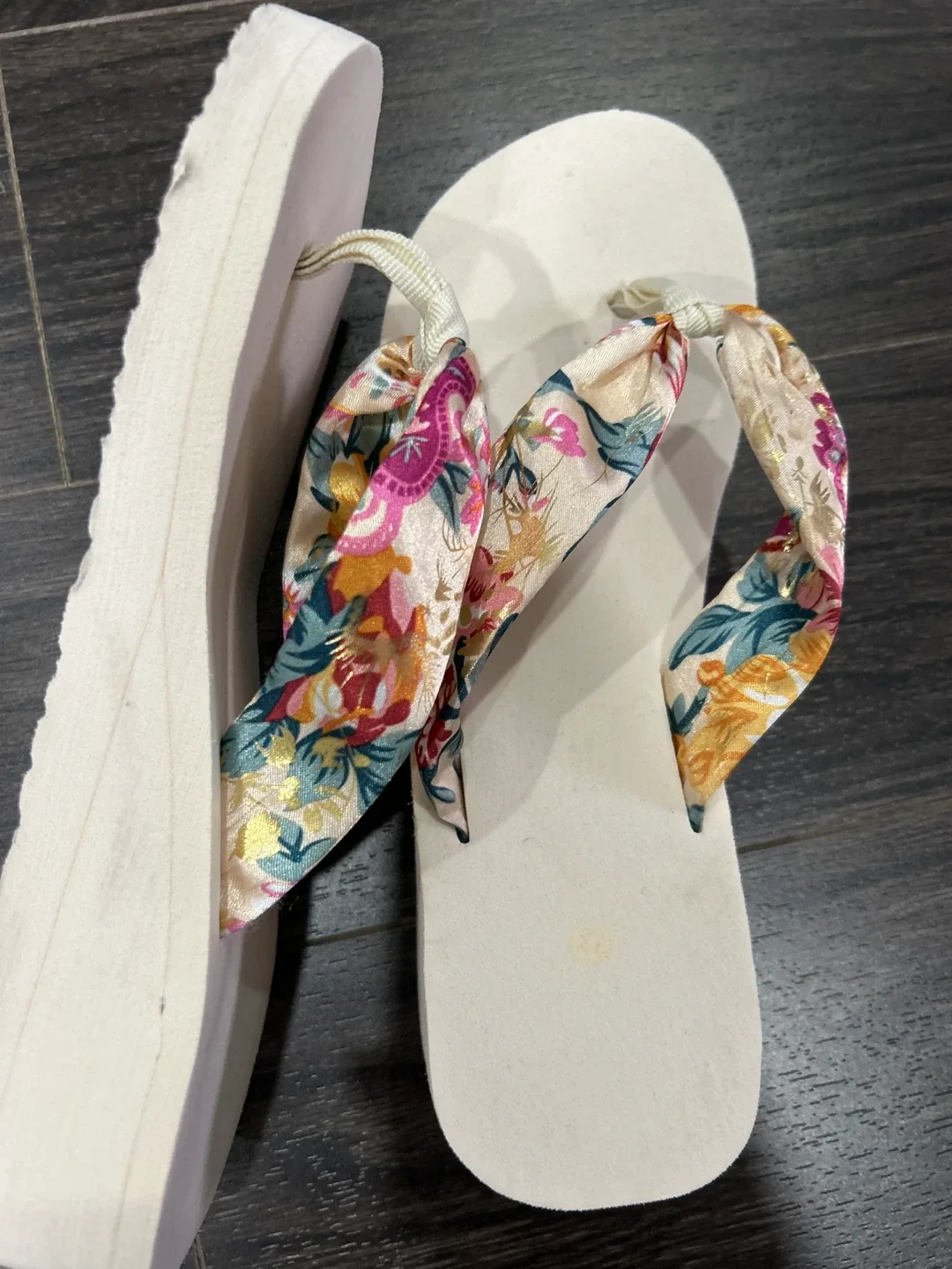Floral Thong Sandals - Size 81/2 image indicator(2)