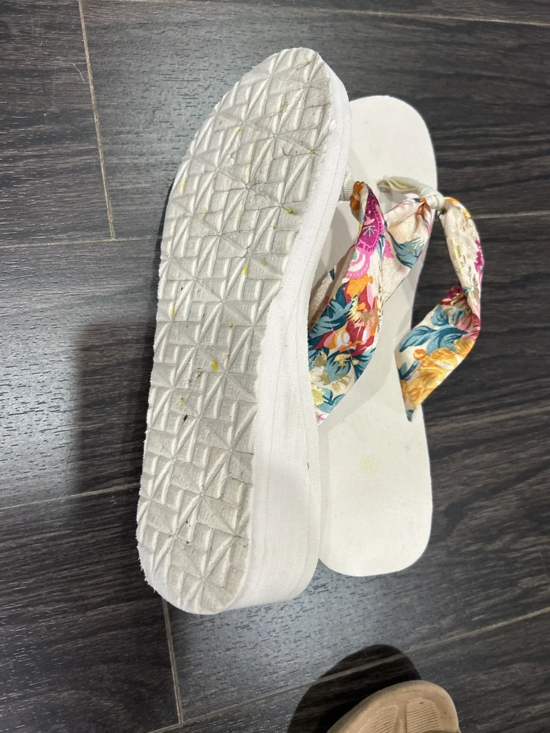 Floral Thong Sandals - Size 81/2 image indicator(3)
