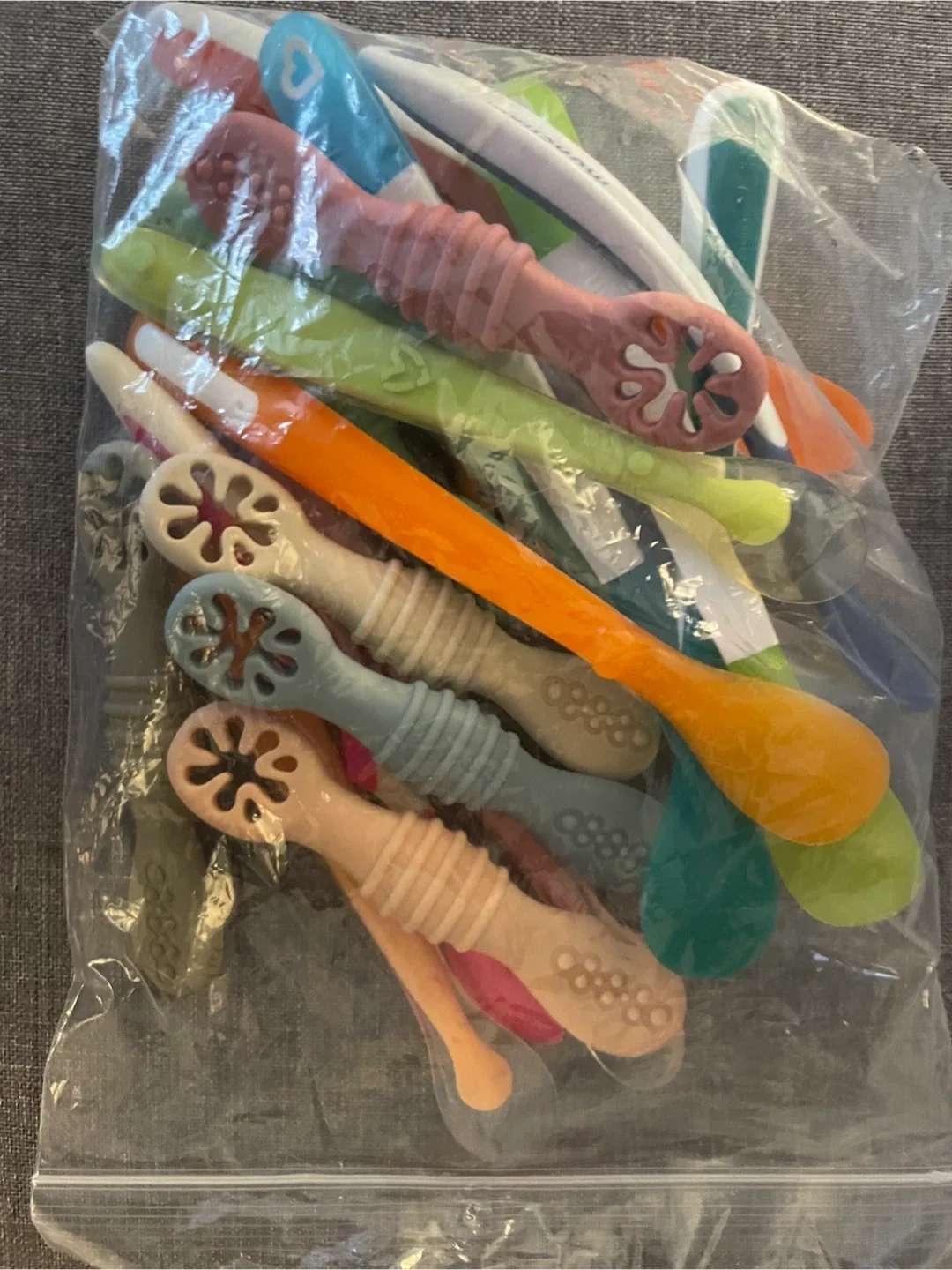 Assorted baby spoons (Munchkin and Pandaear brands) image indicator(2)