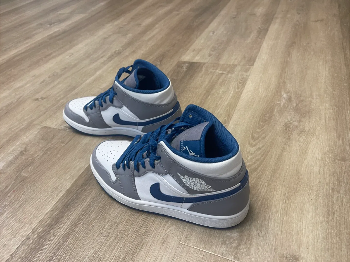 Air Jordan 1 Mid Grey Blue image indicator(3)